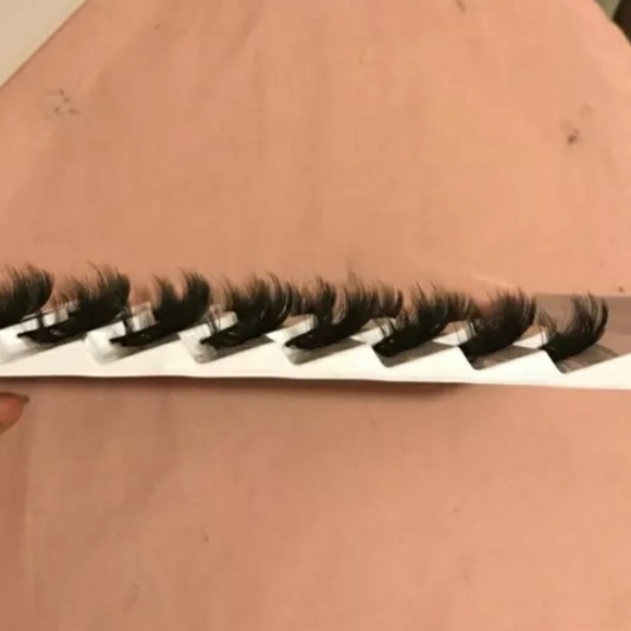 8 pairs of Mink Lashes - Picture 2 of 9